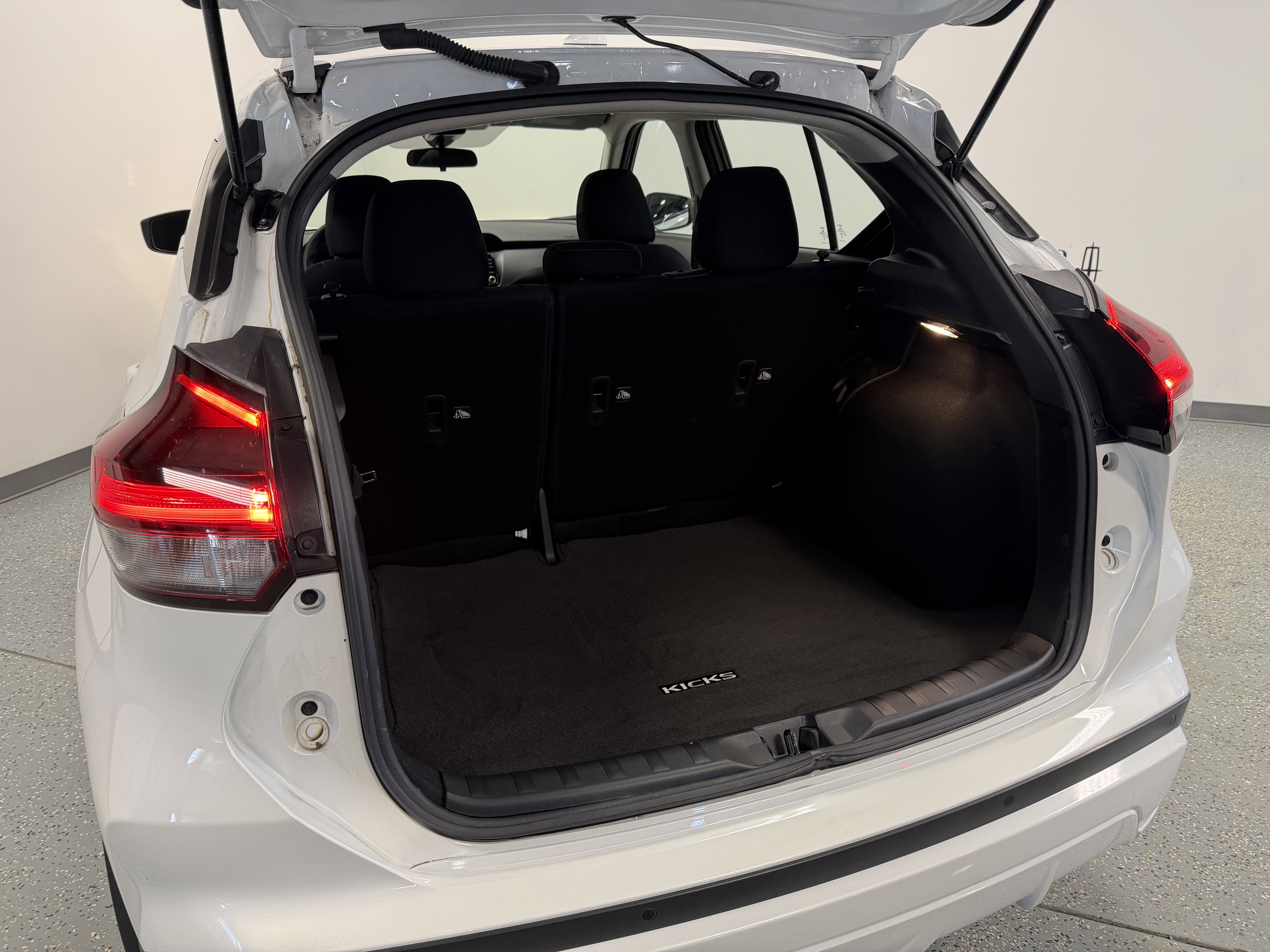 Used 2024 Nissan Kicks SV image 23