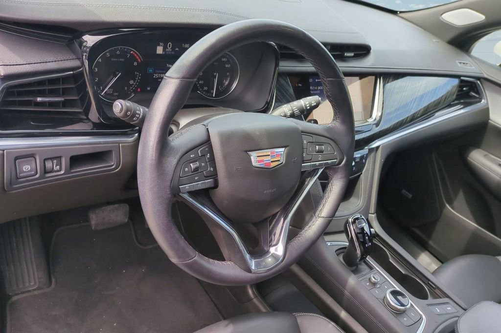 Certified 2023 Cadillac XT6 Premium Luxury FWD image 9