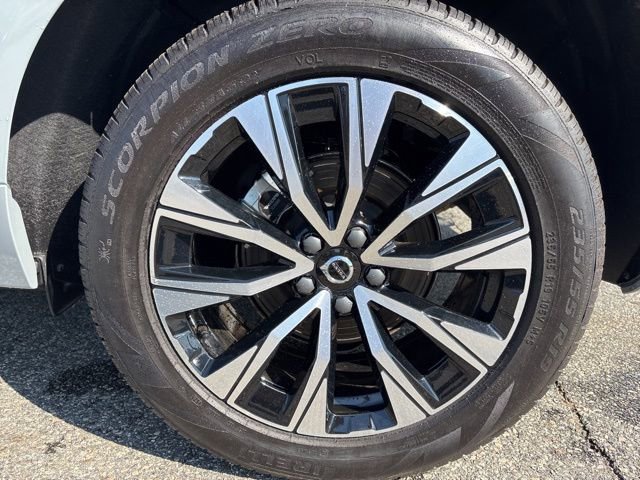 Used 2025 Volvo XC60 B5 Plus AWD/4WD image 10