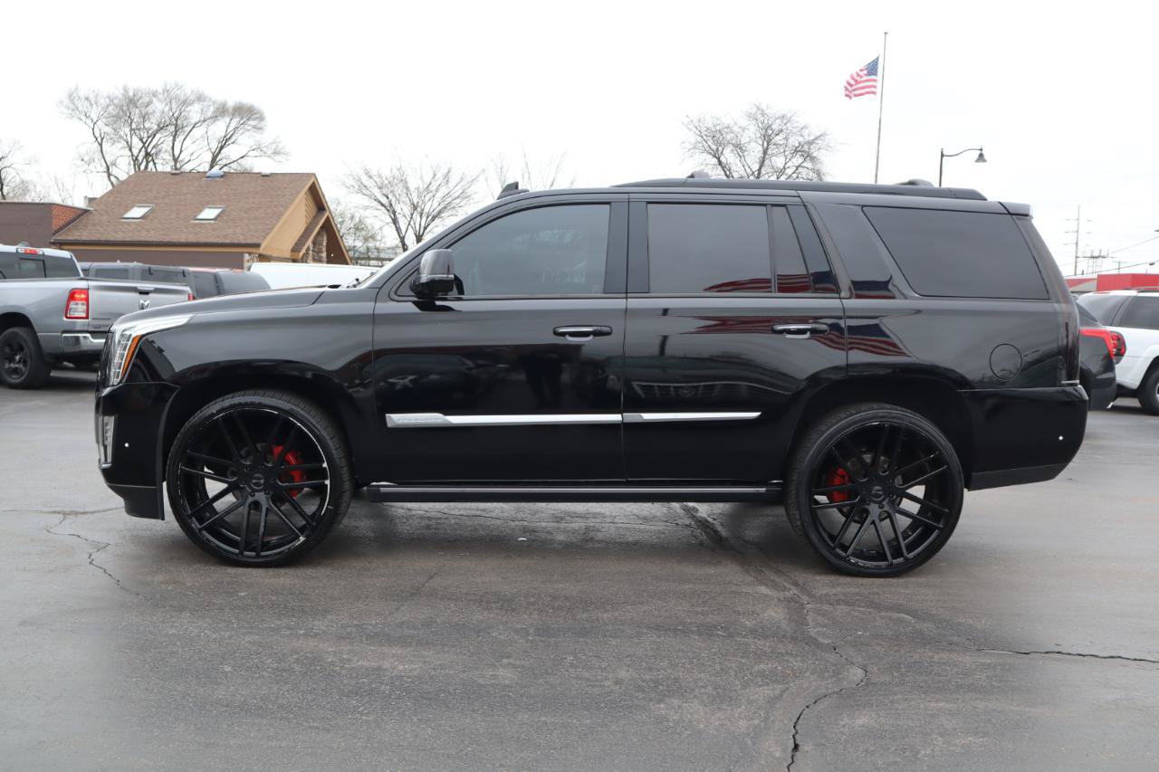Used 2017 Cadillac Escalade Platinum AWD/4WD image 2