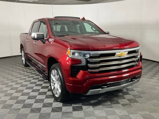 Used 2022 Chevrolet Silverado 1500 High Country w/ High Country Premium Package AWD/4WD image 3