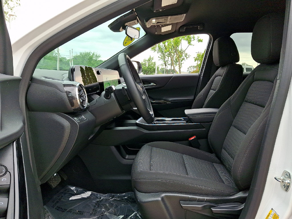 Used 2025 Chevrolet Equinox LT AWD/4WD image 13