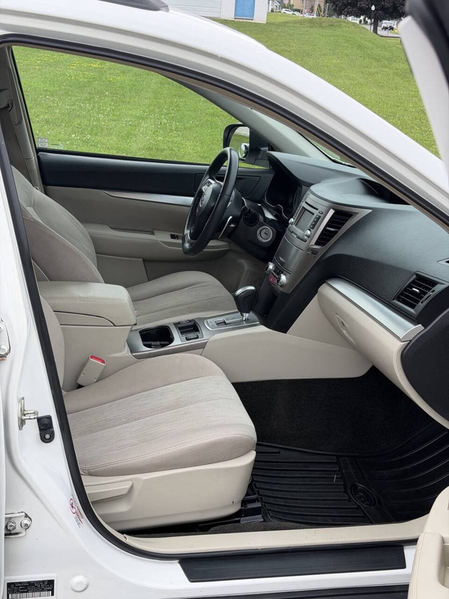 Used 2014 Subaru Outback 2.5i Premium AWD/4WD image 14