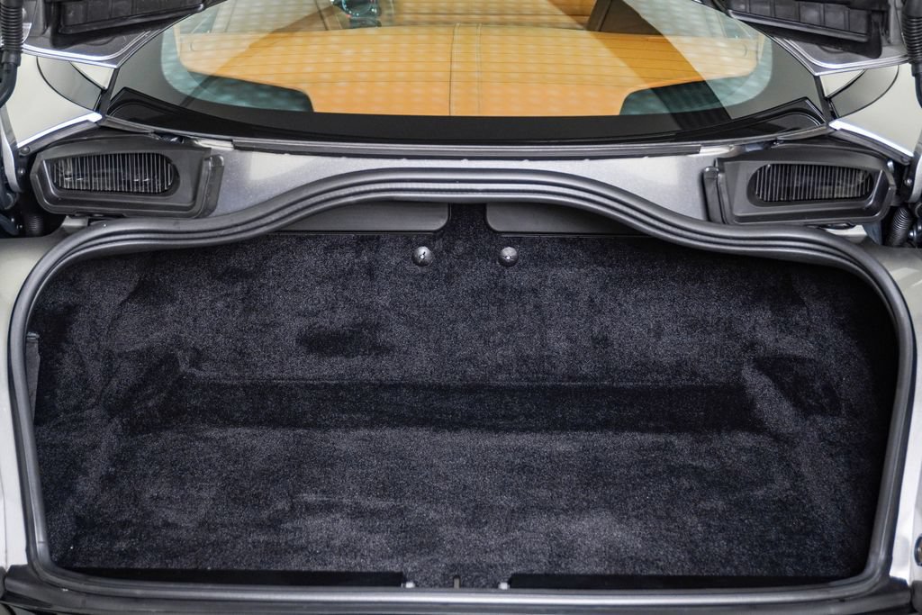 Used 2025 Aston Martin DB12 Coupe RWD image 33
