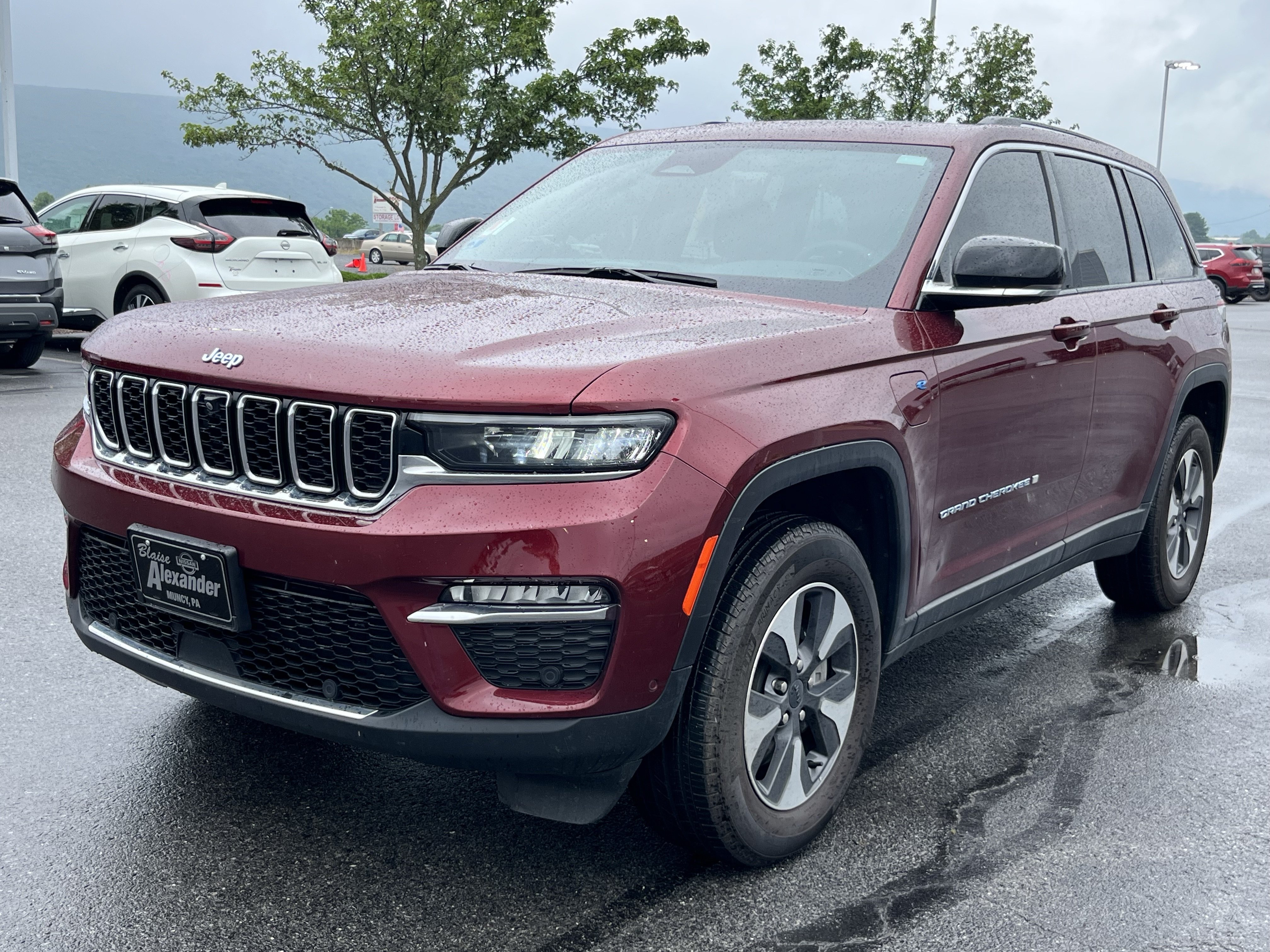 Used 2023 Jeep Grand Cherokee 4WD 4xe w/ Luxury Tech Group II image 11