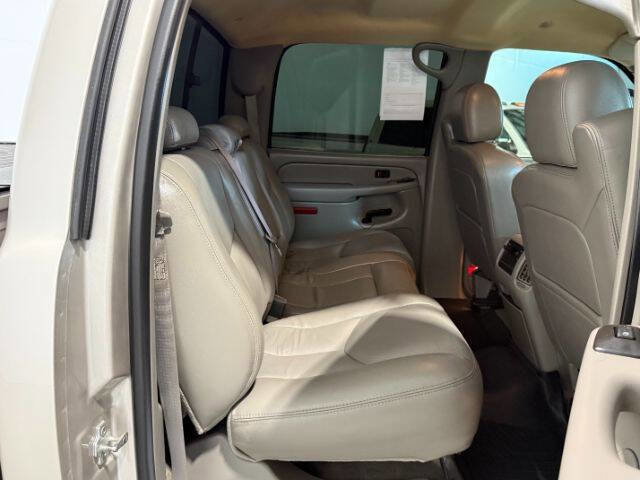 Used 2007 GMC Sierra 2500 SLT w/ Heavy-Duty Power Package image 16