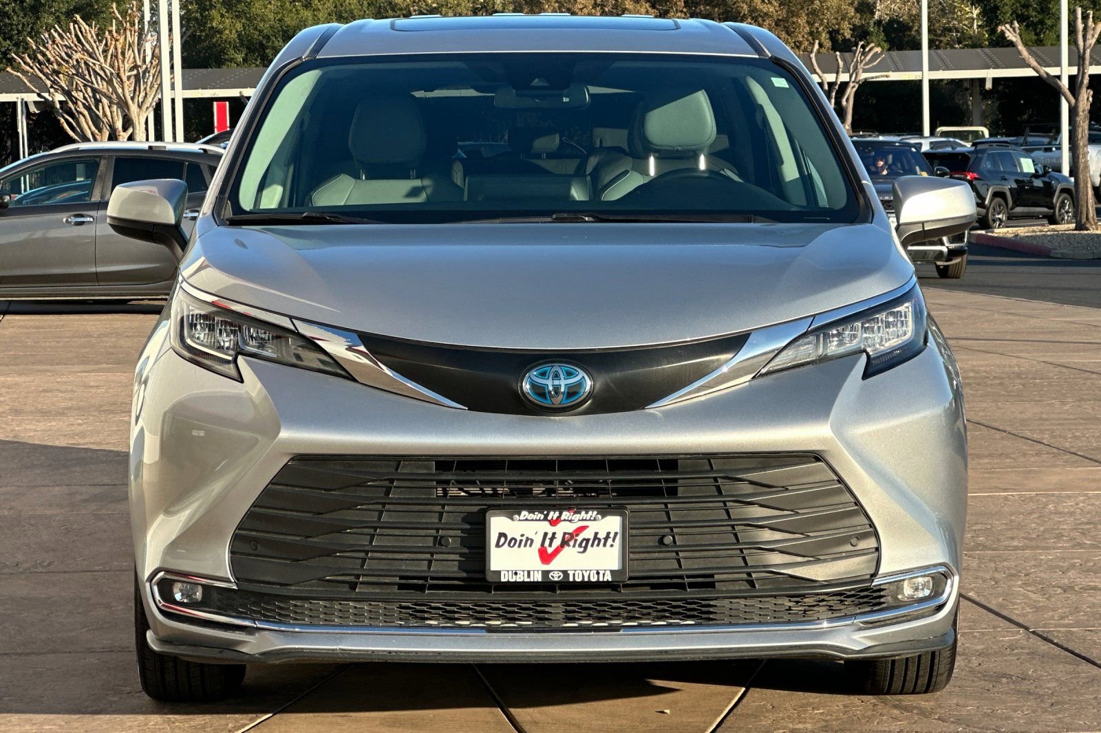 Used 2022 Toyota Sienna XLE image 11