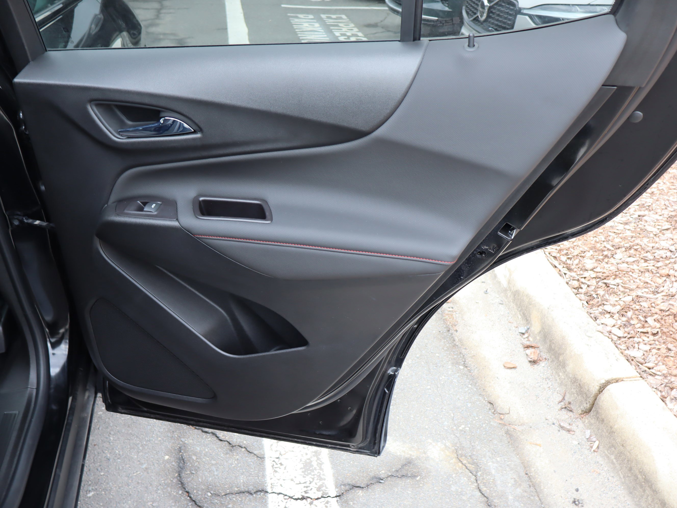 Used 2022 Chevrolet Equinox RS w/ LPO, Floor Liner Package image 34