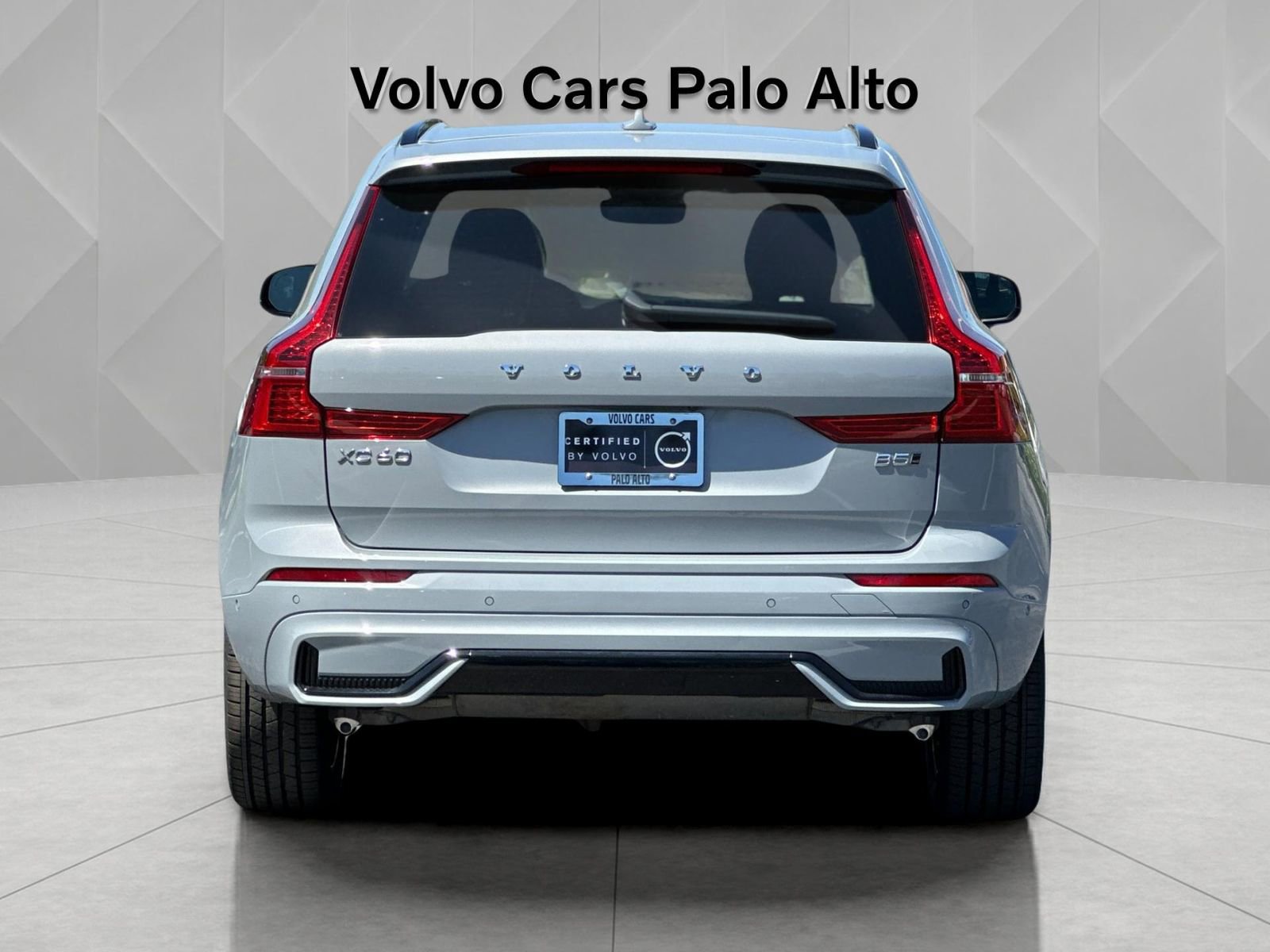 Certified 2025 Volvo XC60 B5 Plus AWD/4WD image 11