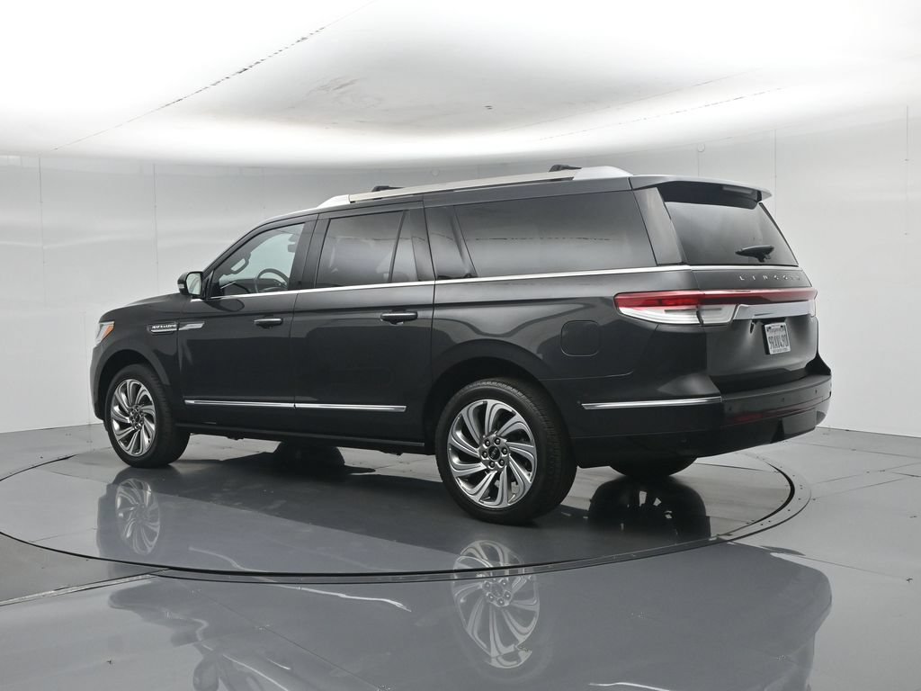 Used 2023 Lincoln Navigator L Reserve AWD/4WD image 6