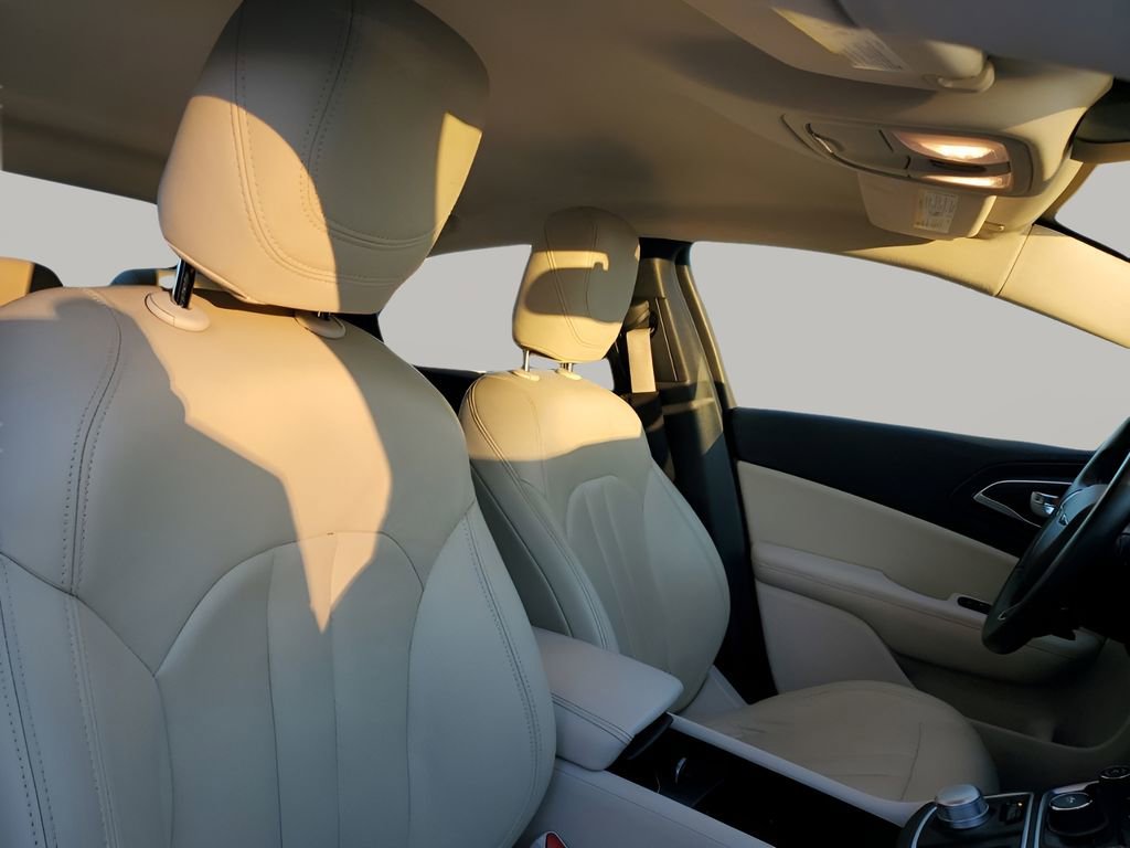 Used 2015 Chrysler 200 Limited w/ Convenience Group image 15