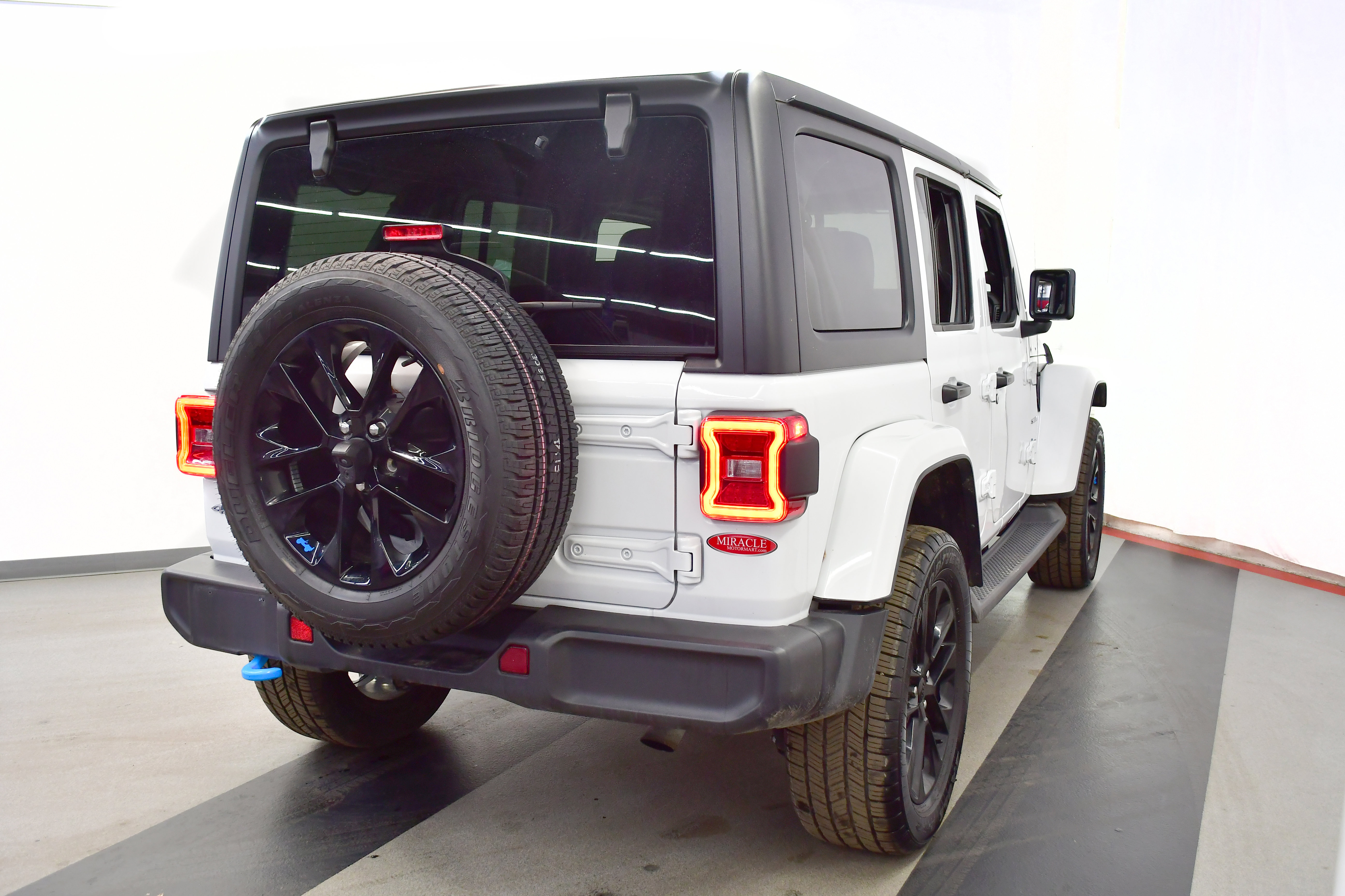 Used 2022 Jeep Wrangler Unlimited Sahara w/ Cold Weather Group image 7