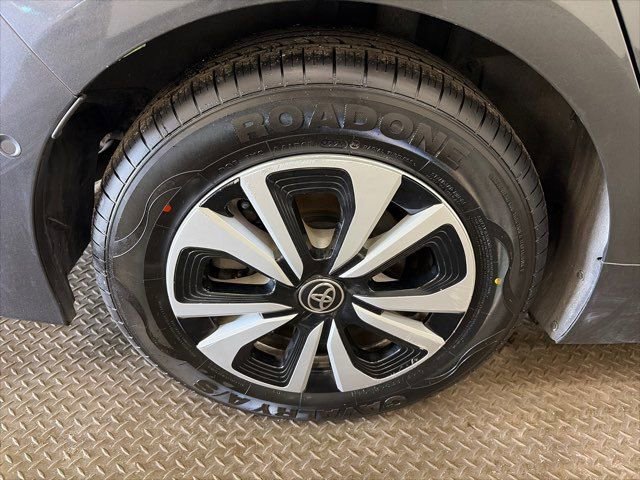Used 2017 Toyota Prius Prime Advanced w/ Carpet Mat Package image 34