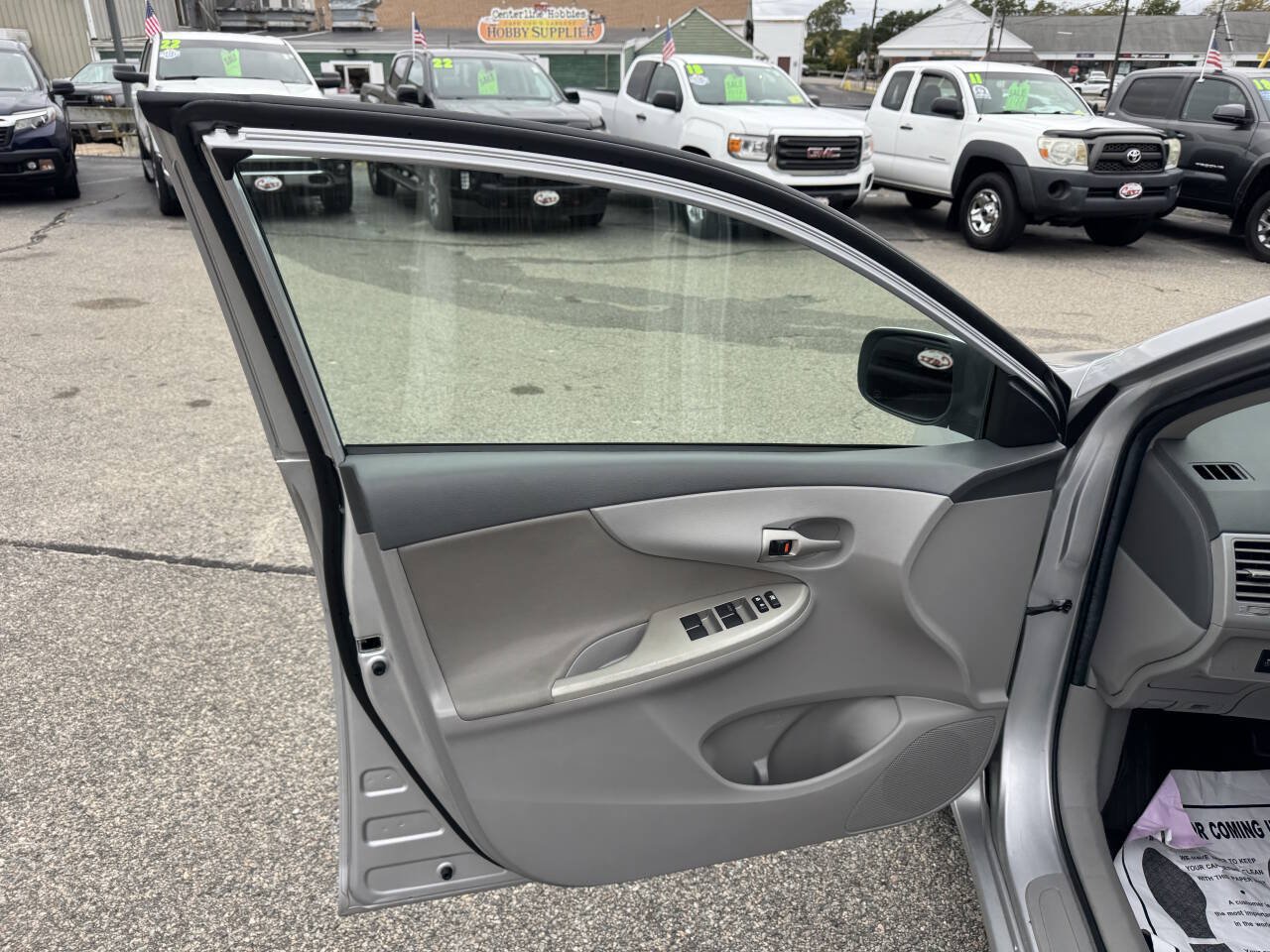 Used 2010 Toyota Corolla LE FWD image 16