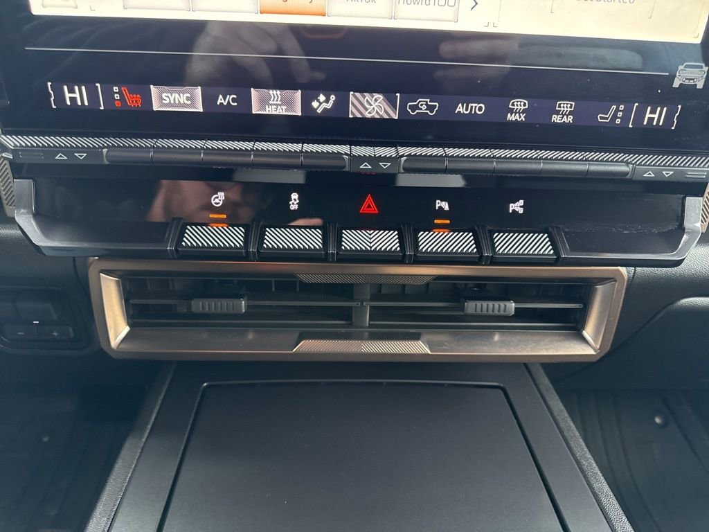 Used 2024 GMC Hummer EV 3X w/ LPO, Illumination Package image 20