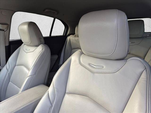 Used 2022 Cadillac XT4 Premium Luxury w/ Enhanced Visibility Package FWD image 5