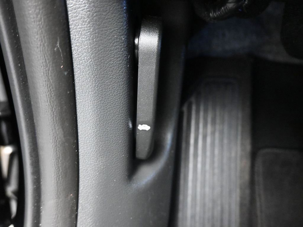 Used 2023 Hyundai Kona Limited w/ Cargo Package FWD image 30