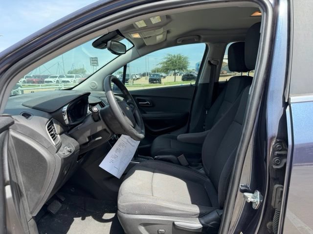 Used 2019 Chevrolet Trax LT w/ LPO, Cargo Package FWD image 13