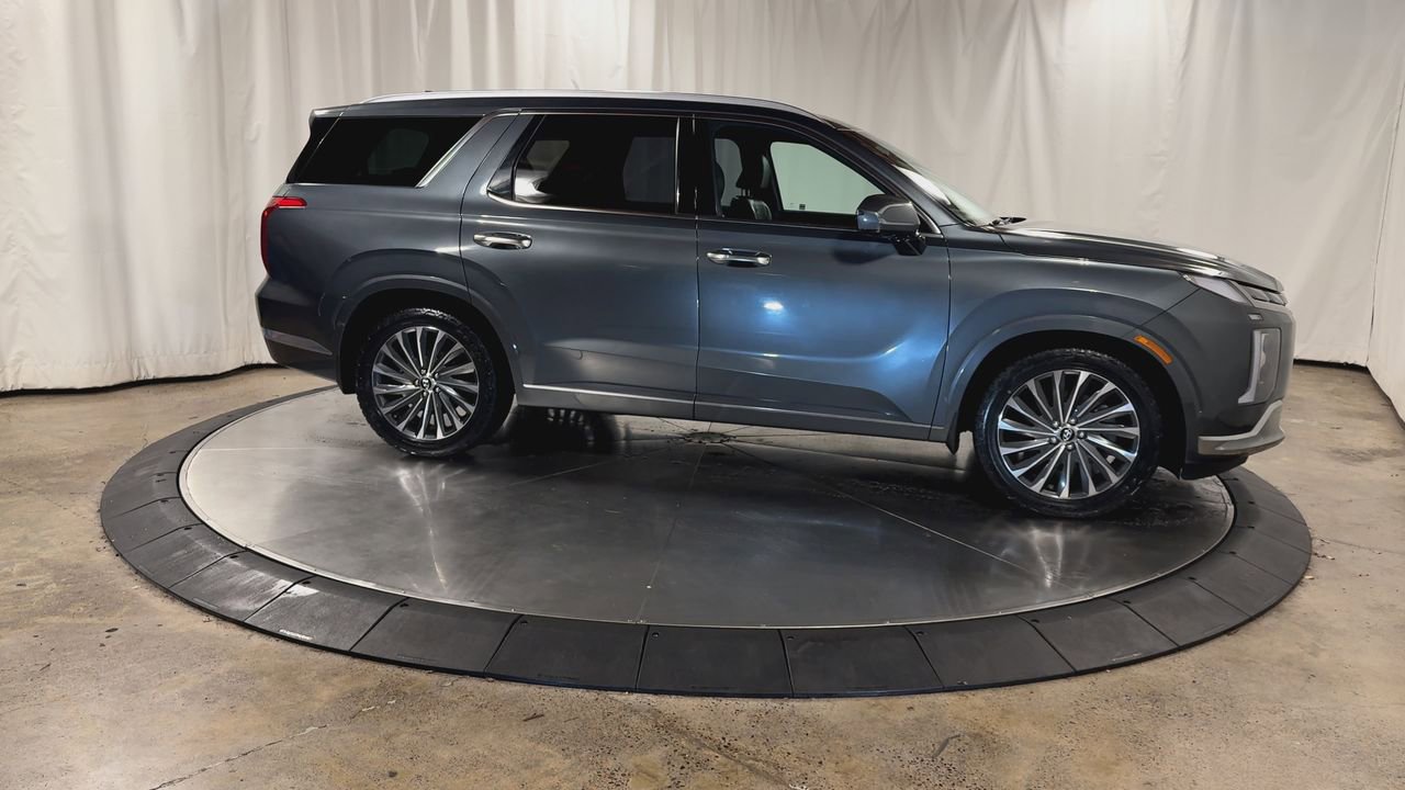 Used 2023 Hyundai Palisade Calligraphy w/ Cargo Package image 2