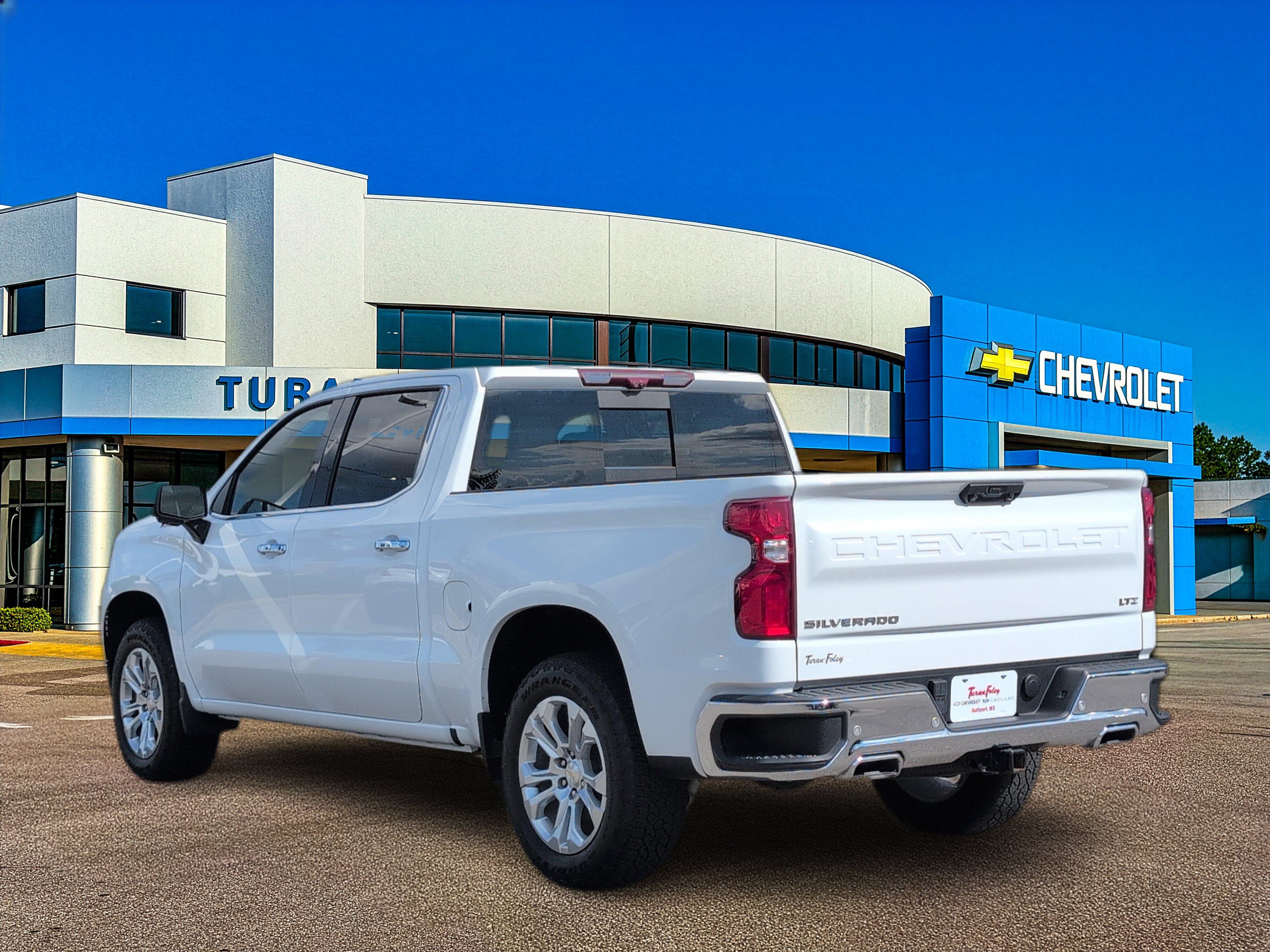 Used 2024 Chevrolet Silverado 1500 LTZ w/ LTZ Premium Package AWD/4WD image 3
