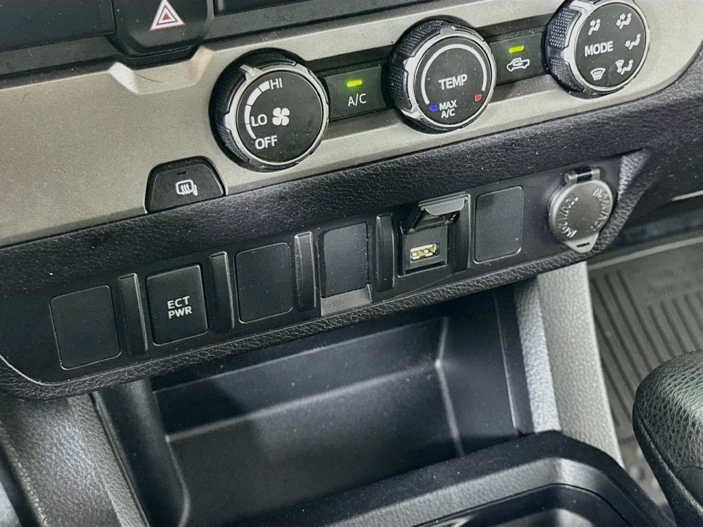 Used 2022 Toyota Tacoma SR5 RWD image 32