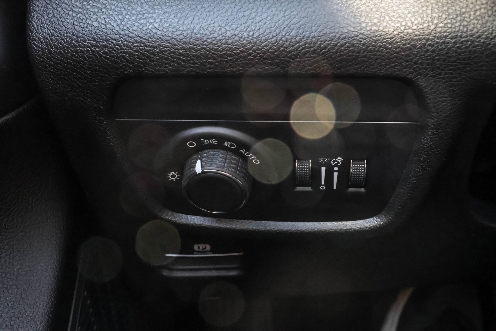 New 2025 Jeep Grand Cherokee Altitude image 28