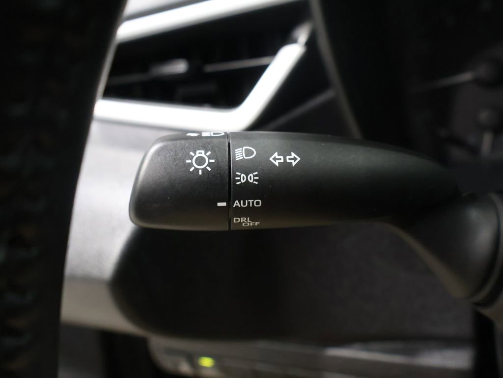 Used 2025 Toyota Corolla SE image 35