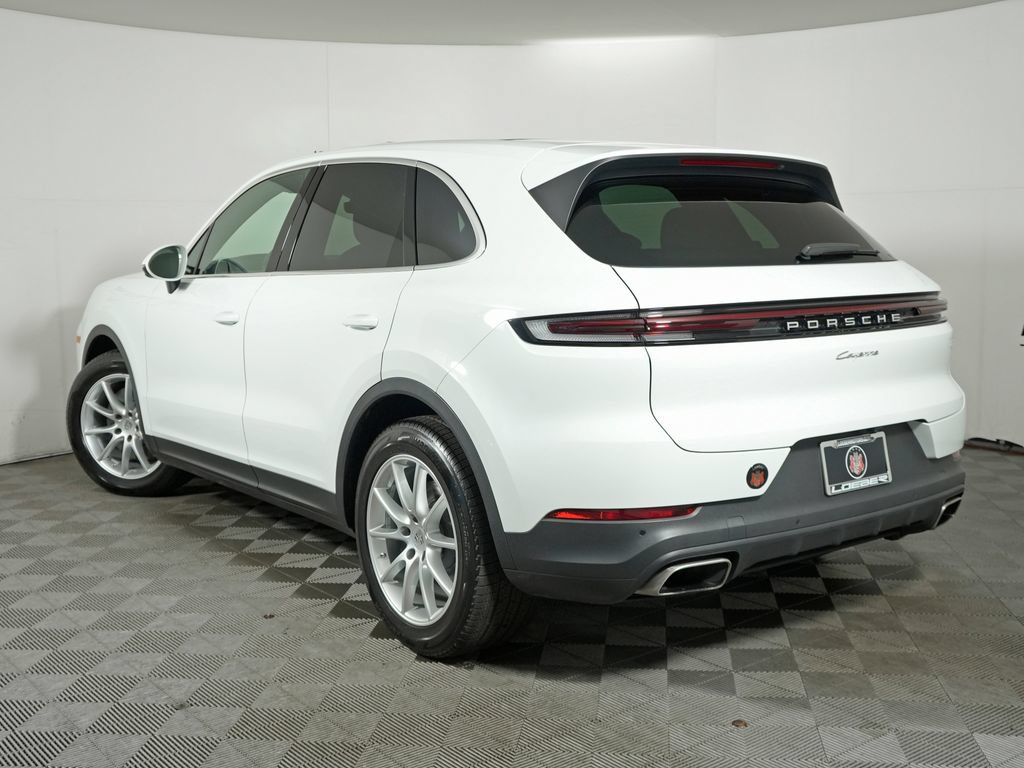 Certified 2024 Porsche Cayenne w/ Premium Package AWD/4WD image 3