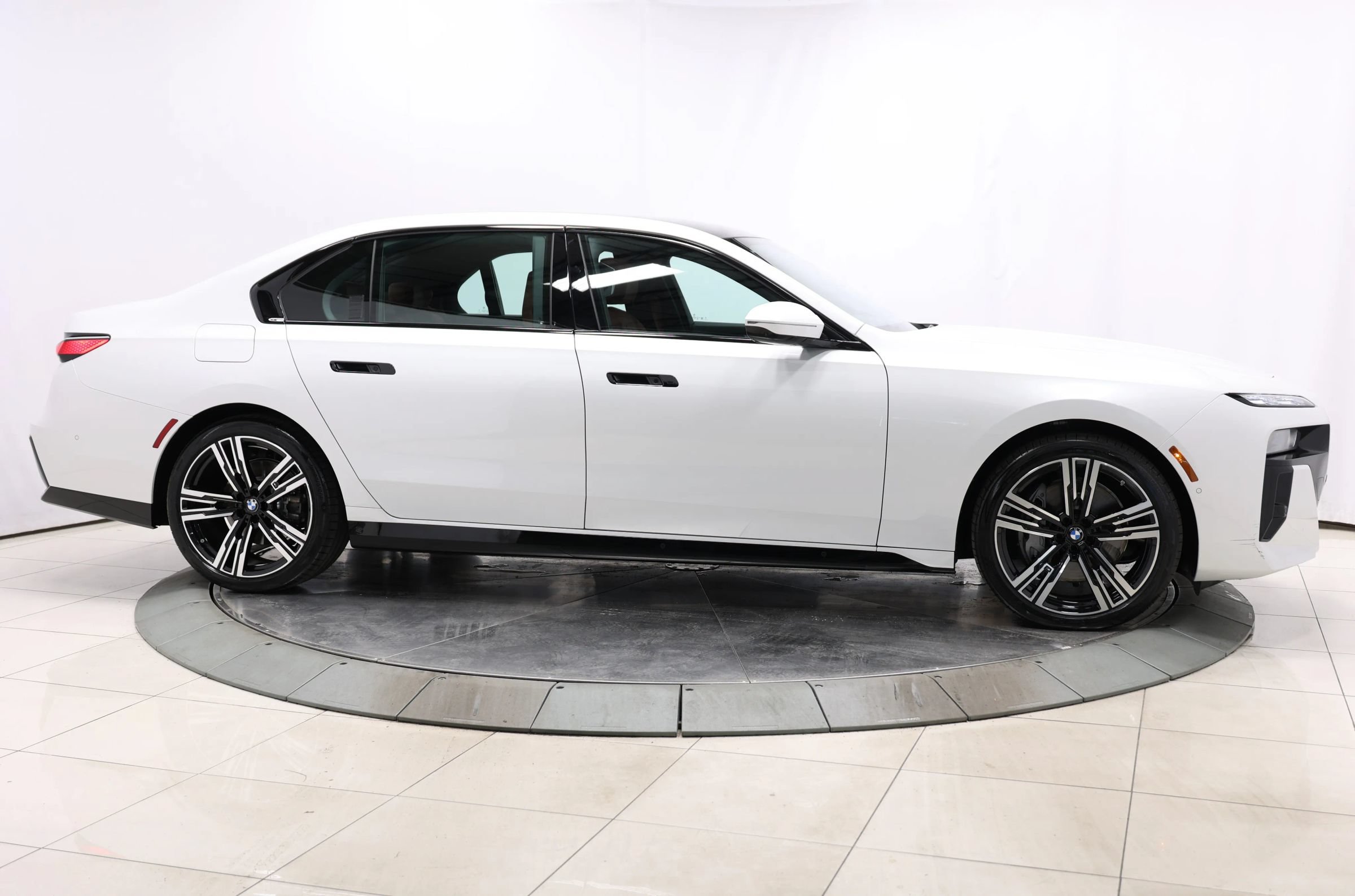 Used 2025 BMW 740i xDrive w/ Executive Package AWD/4WD image 80