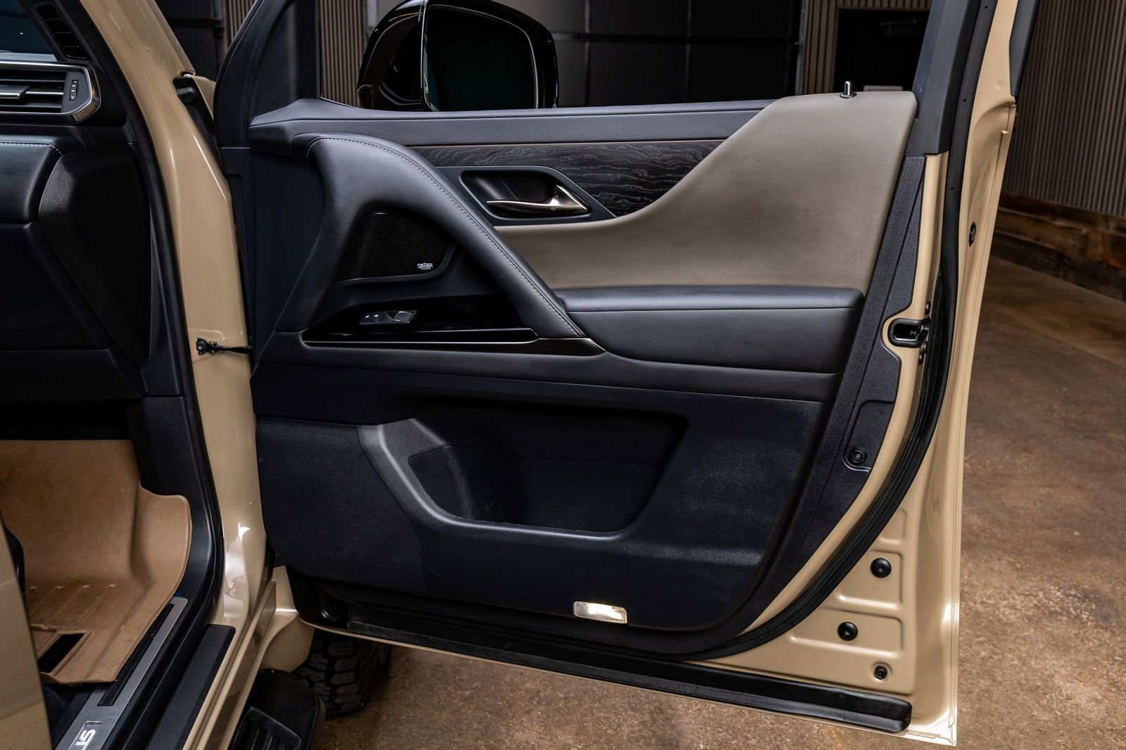 Used 2025 Lexus LX 700h Overtrail image 37