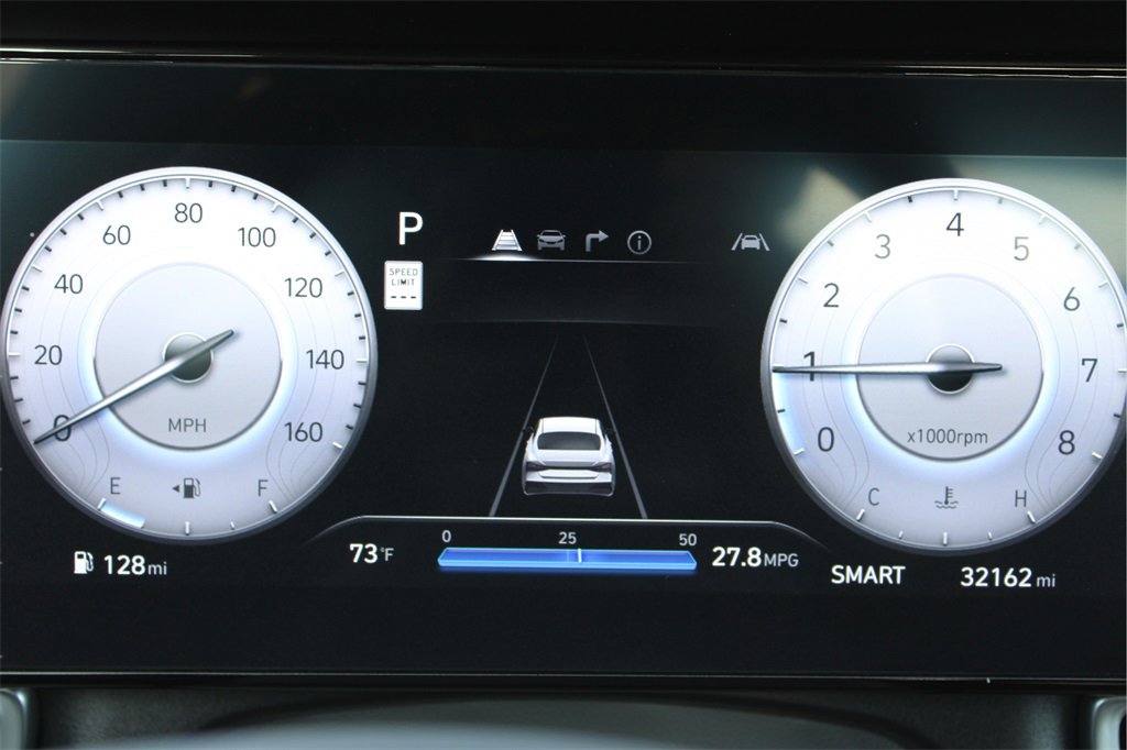 Used 2025 Hyundai Elantra SEL image 16