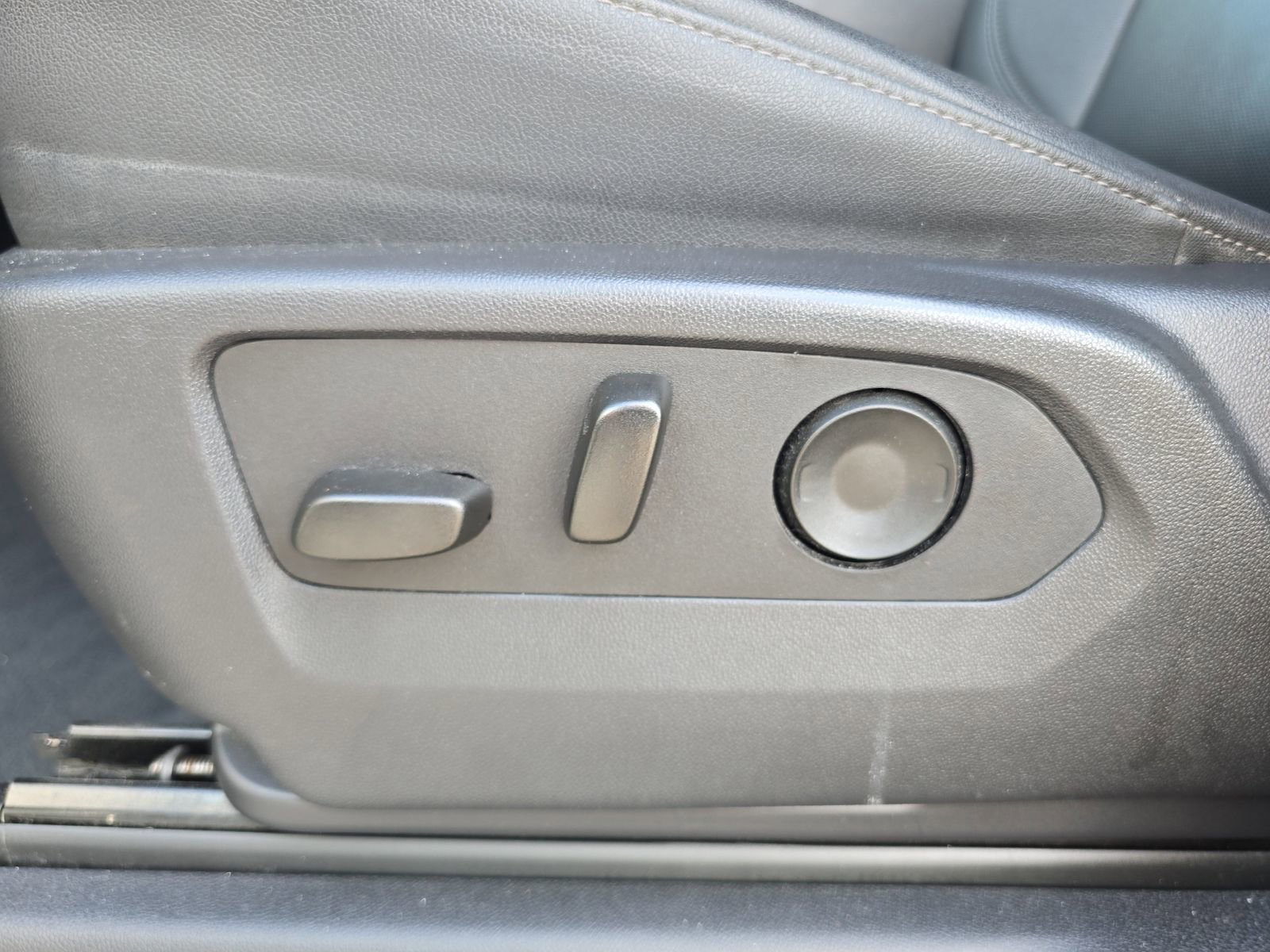 Used 2025 GMC Sierra 1500 SLT image 16