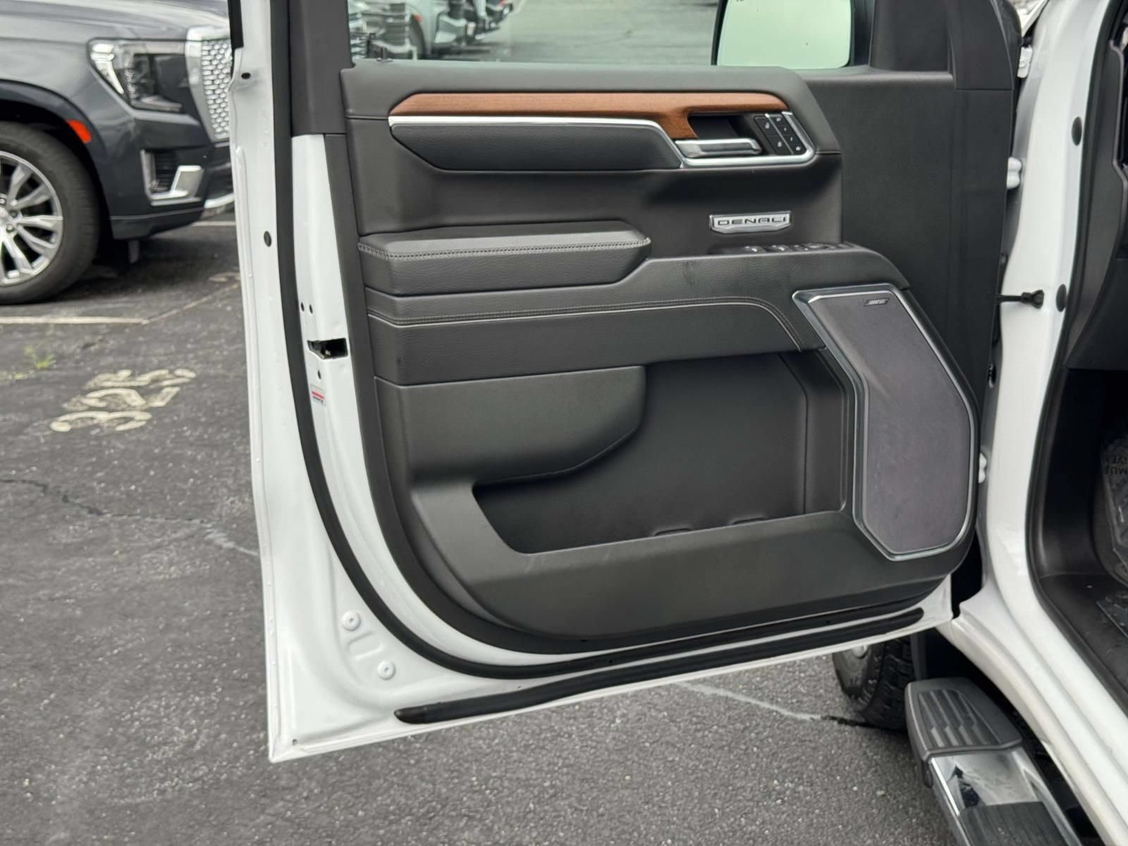 Used 2023 GMC Sierra 1500 Denali AWD/4WD image 17
