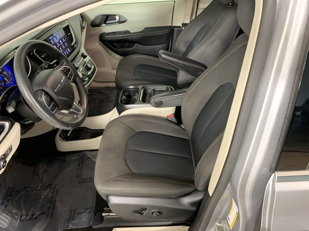 Used 2020 Chrysler Pacifica Touring w/ Advanced Safetytec Group FWD image 28
