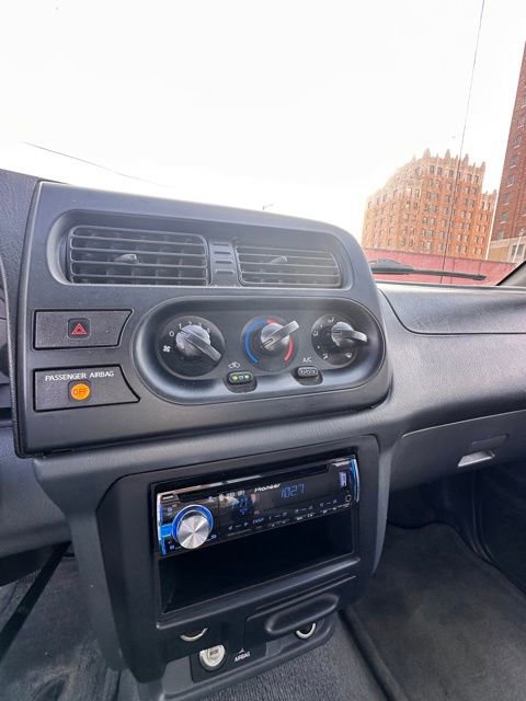 Used 2001 Nissan Frontier XE image 11