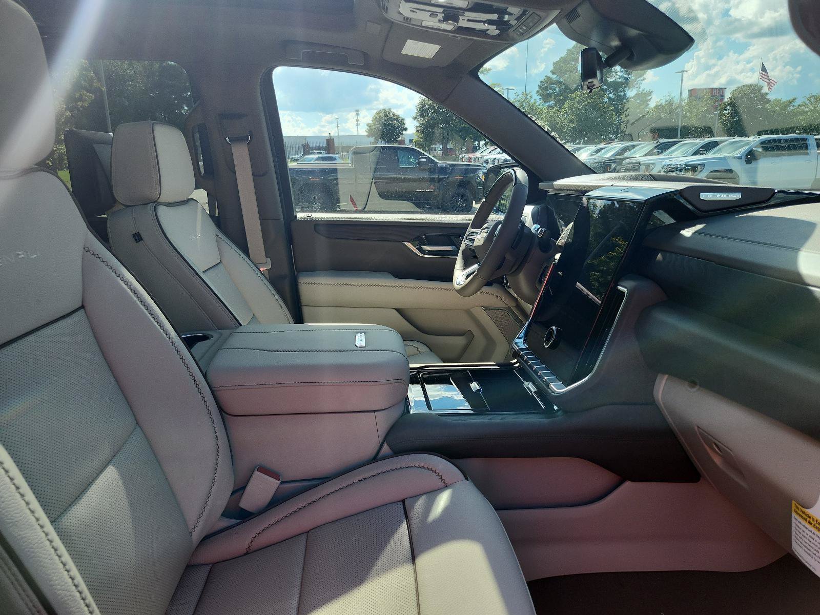 New 2026 GMC Yukon XL Denali w/ Denali Reserve Package AWD/4WD image 6