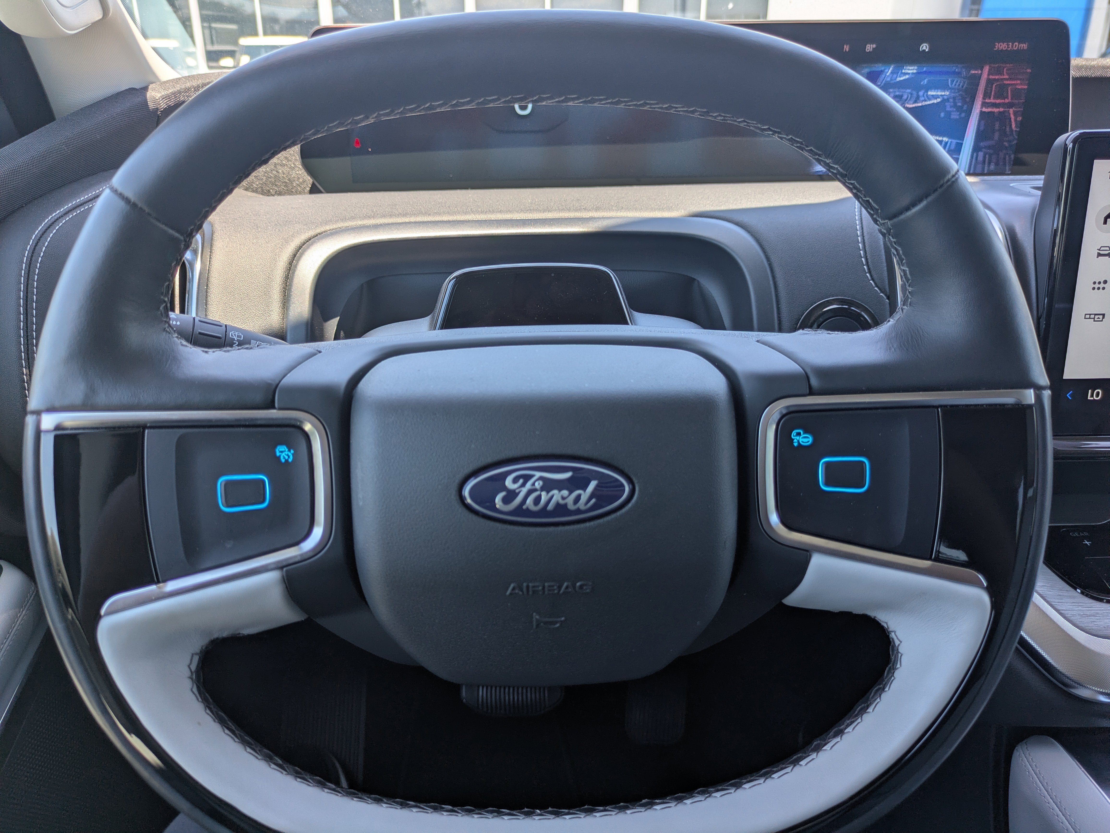 Used 2025 Ford Expedition Platinum w/ Driver's Package AWD/4WD image 26