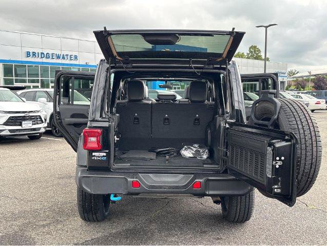 Used 2023 Jeep Wrangler Unlimited Sahara w/ Cold Weather Group AWD/4WD image 13