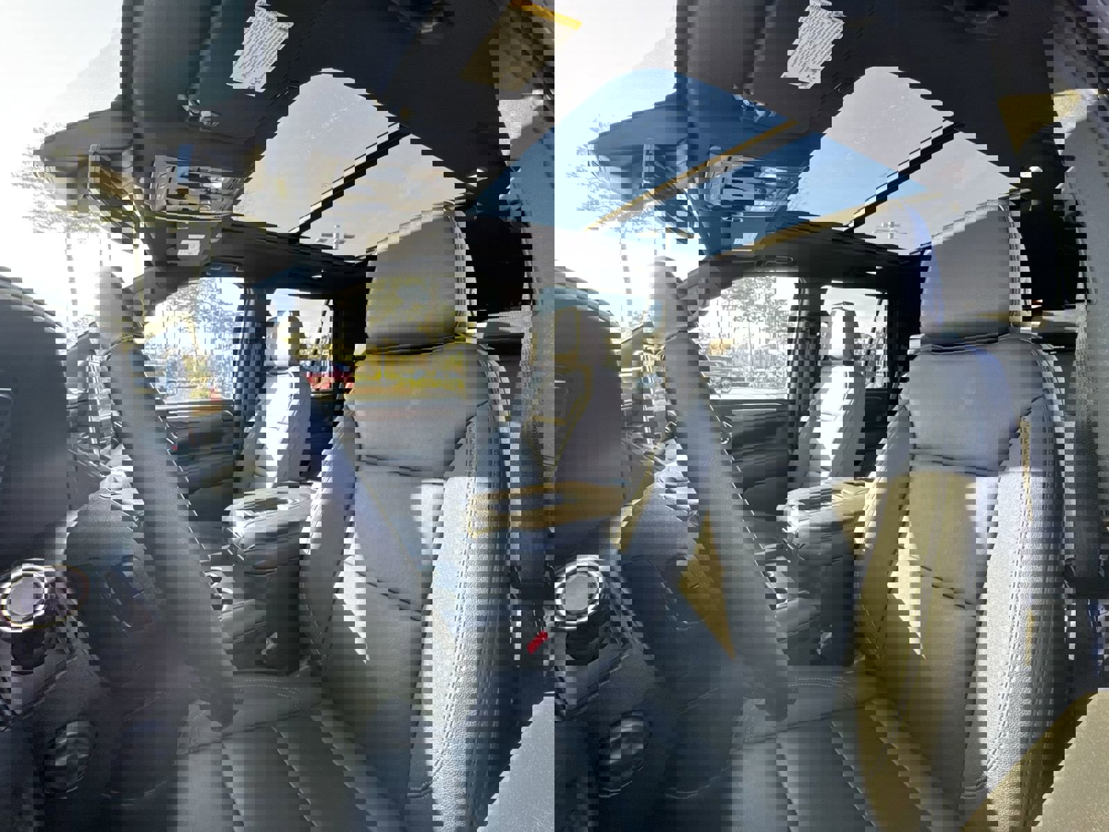 Used 2023 Chevrolet Tahoe Z71 w/ Luxury Package AWD/4WD image 28