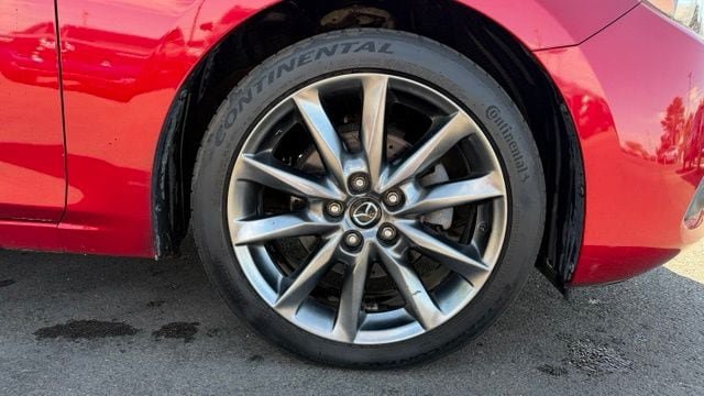 Used 2018 MAZDA MAZDA3 Grand Touring w/ Premium Equipment Package FWD image 8