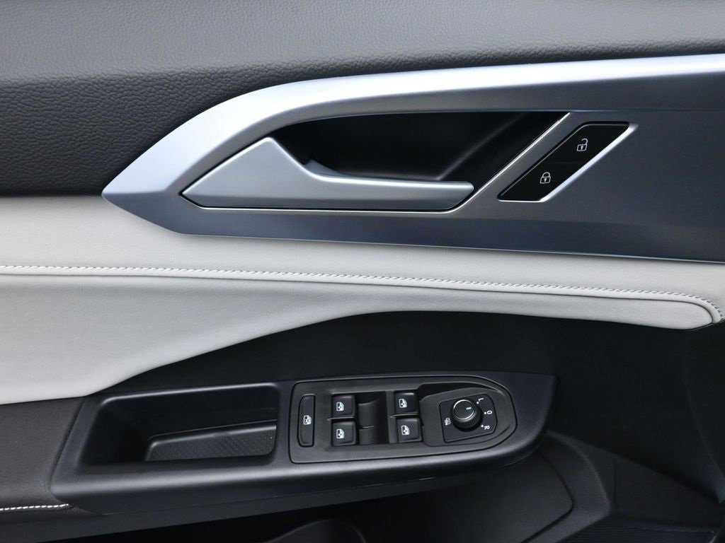 New 2025 Volkswagen Taos SE image 21