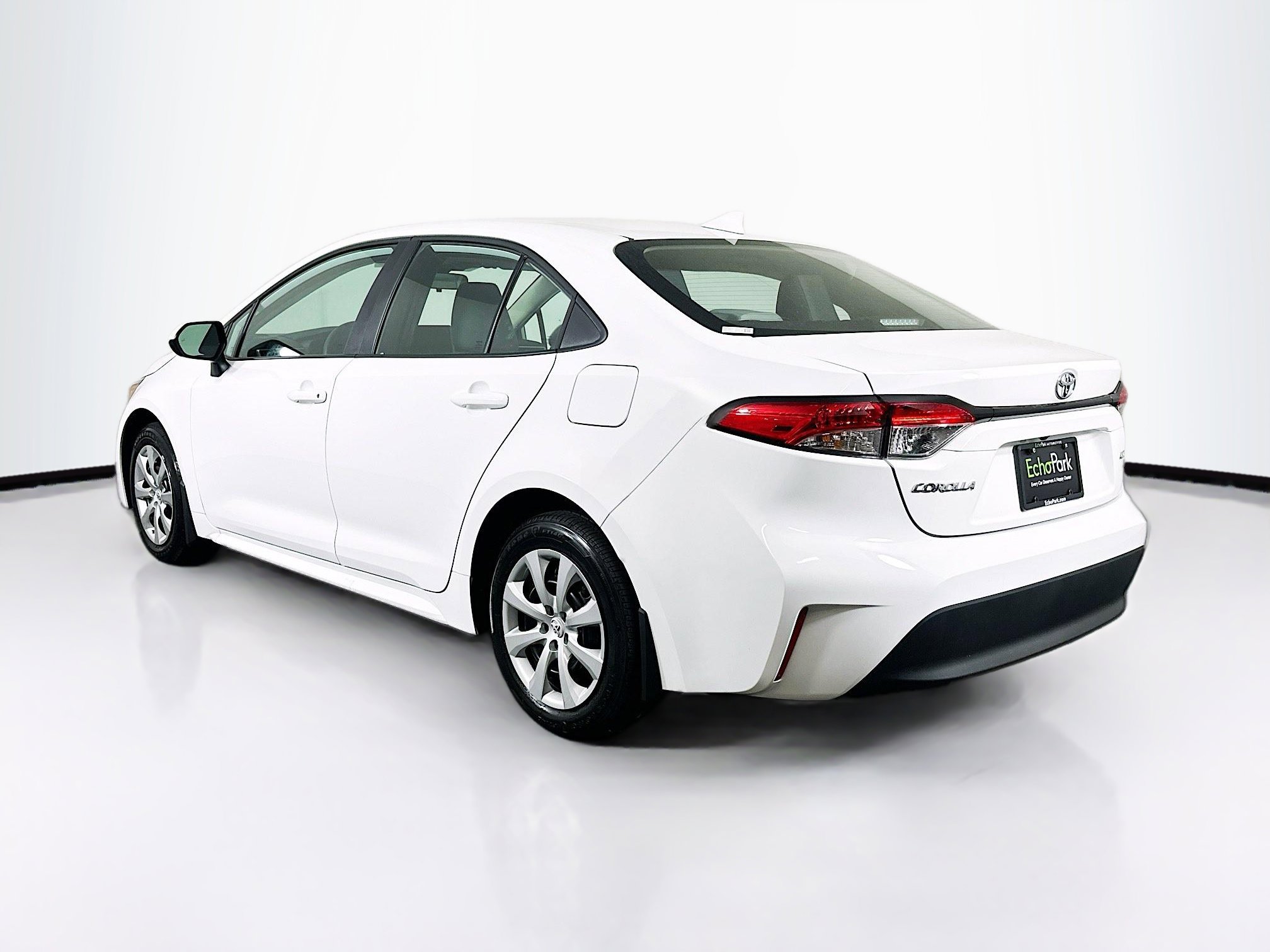Used 2026 Toyota Corolla LE FWD image 5