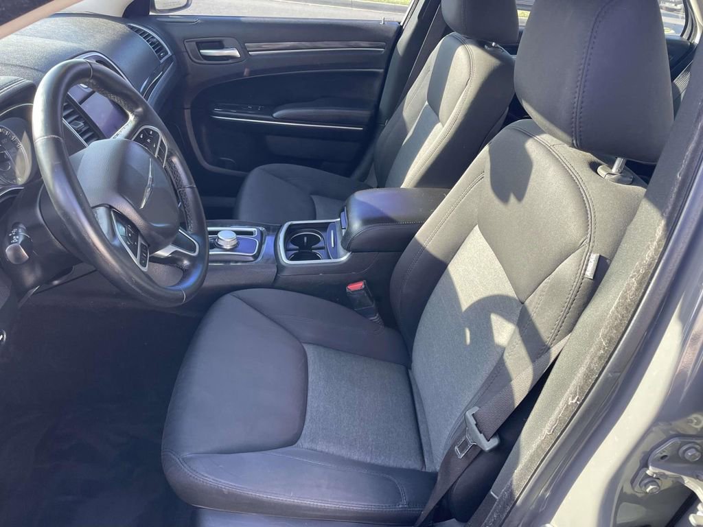 Used 2018 Chrysler 300 Touring w/ Driver Convenience Group image 28