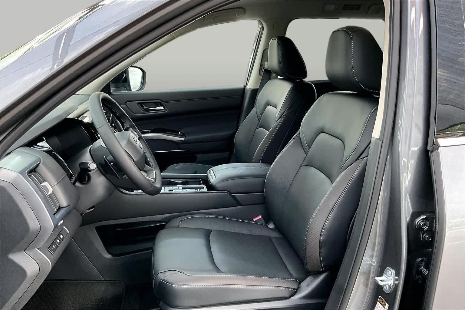 New 2026 Nissan Pathfinder SL FWD image 9