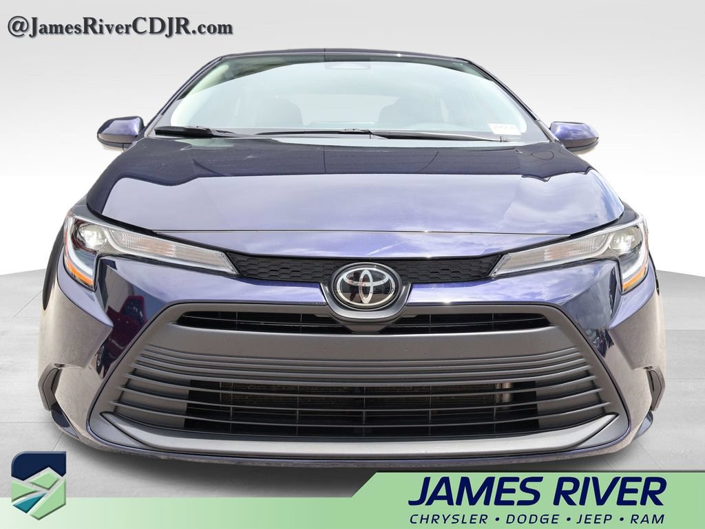 Used 2025 Toyota Corolla LE FWD image 7