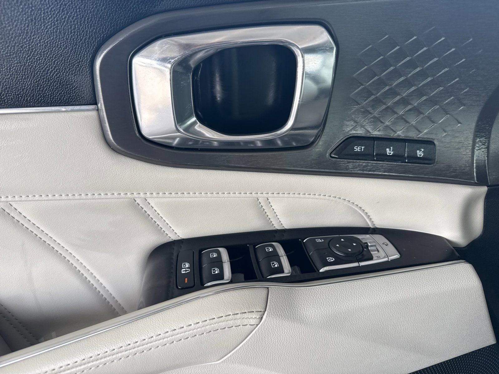 Certified 2024 Kia Sorento SX Prestige AWD/4WD image 10