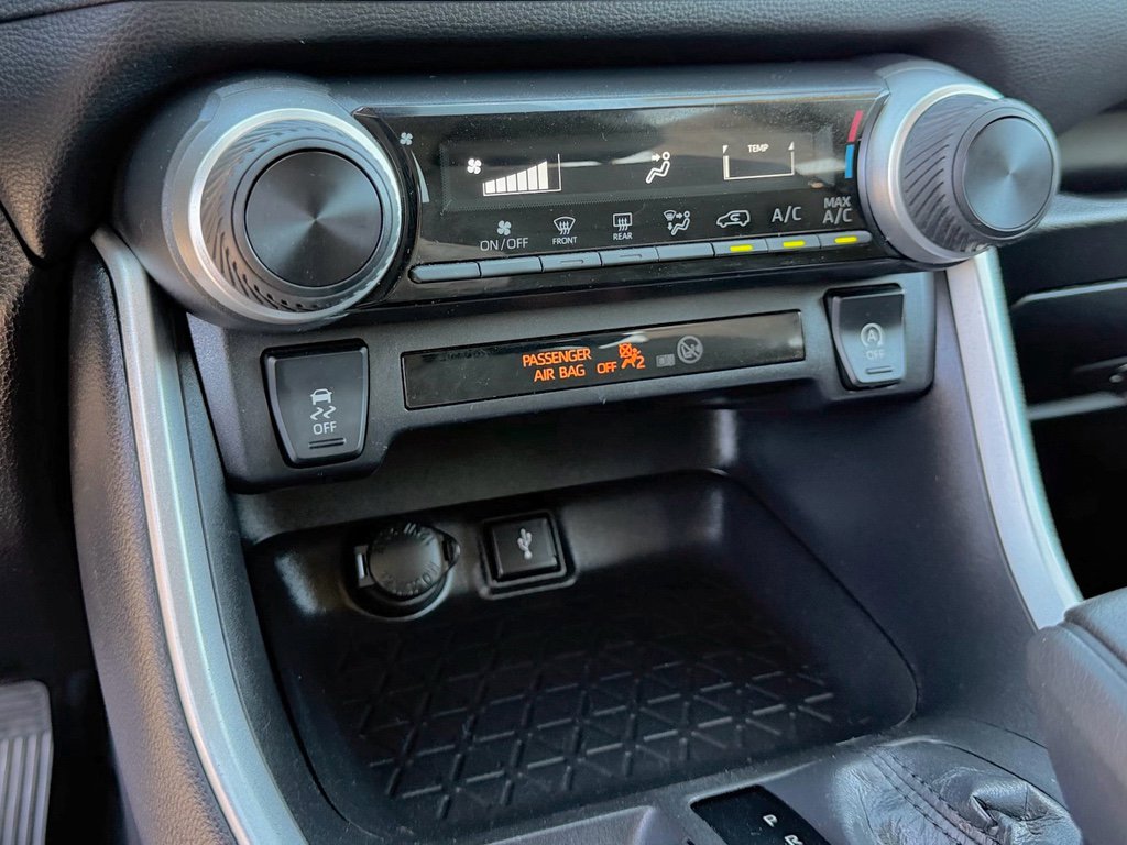 Used 2022 Toyota RAV4 LE image 25