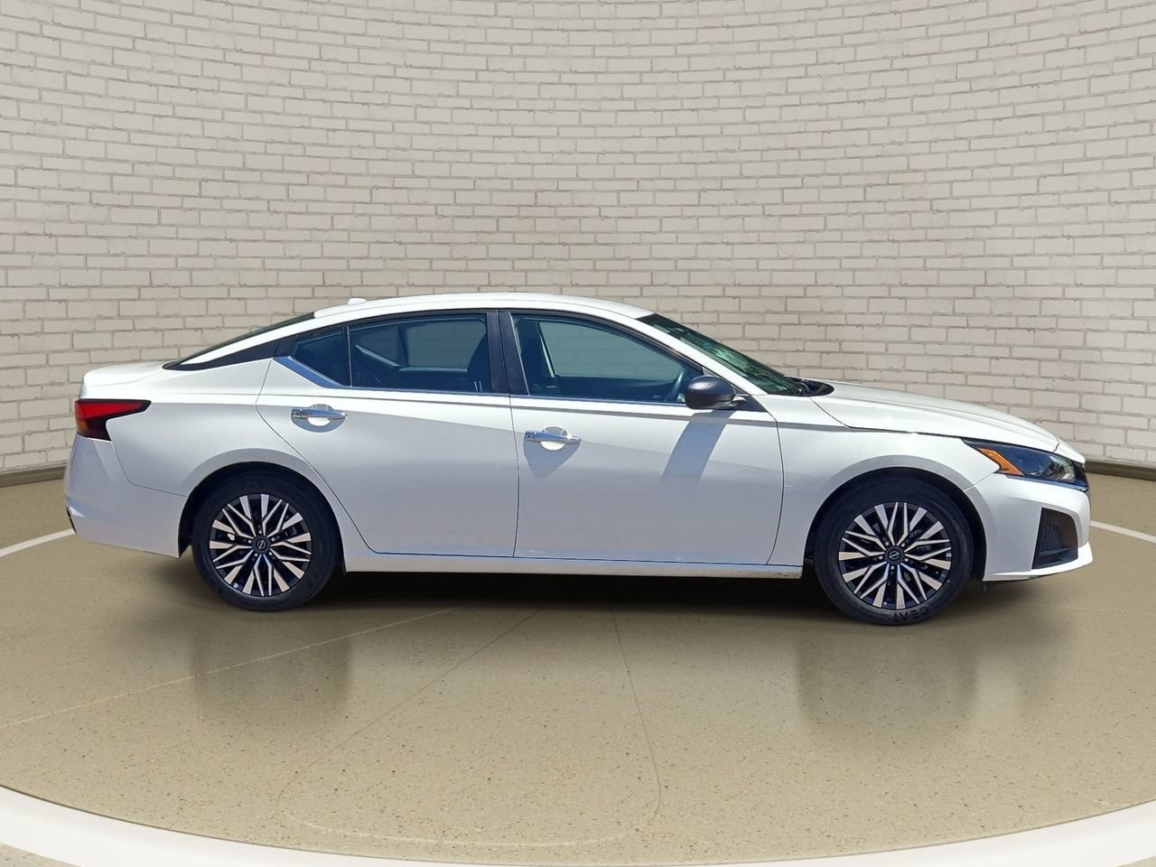 Certified 2025 Nissan Altima 2.5 SV FWD image 4