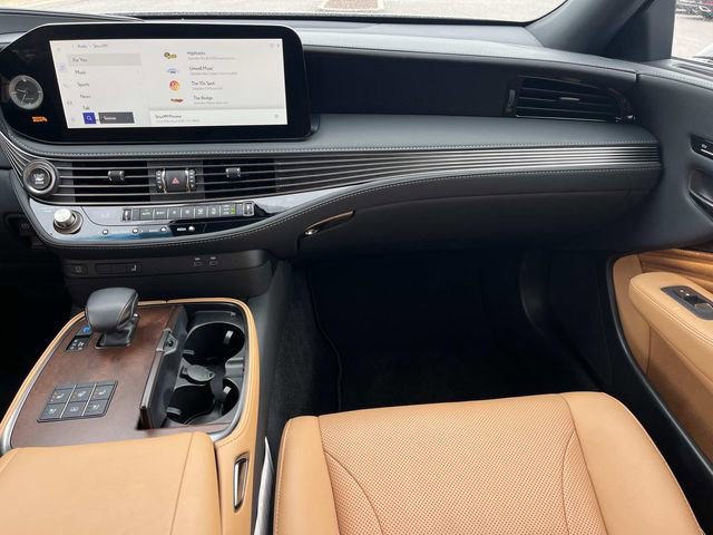 Certified 2023 Lexus LS 500 w/ Accessory Package (Z2) RWD image 13
