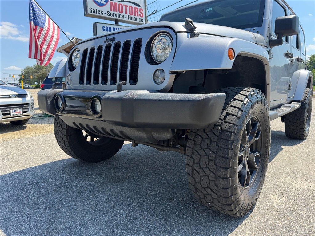 Used 2018 Jeep Wrangler Unlimited Sahara AWD/4WD image 9